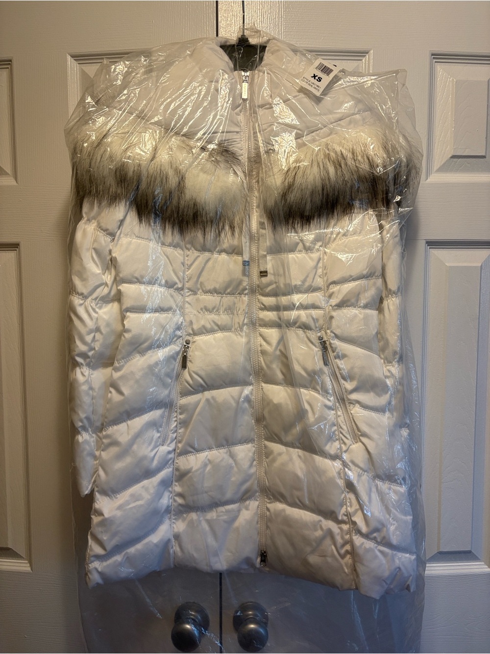 Laundry By Shelli Segal White Quilted Puffer Coat with Gray Faux Fur Trim